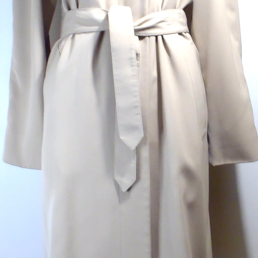 Burberry Unisex Tan Trench Coat, with Belt, Hidden Buttons - Picture 7 of 12